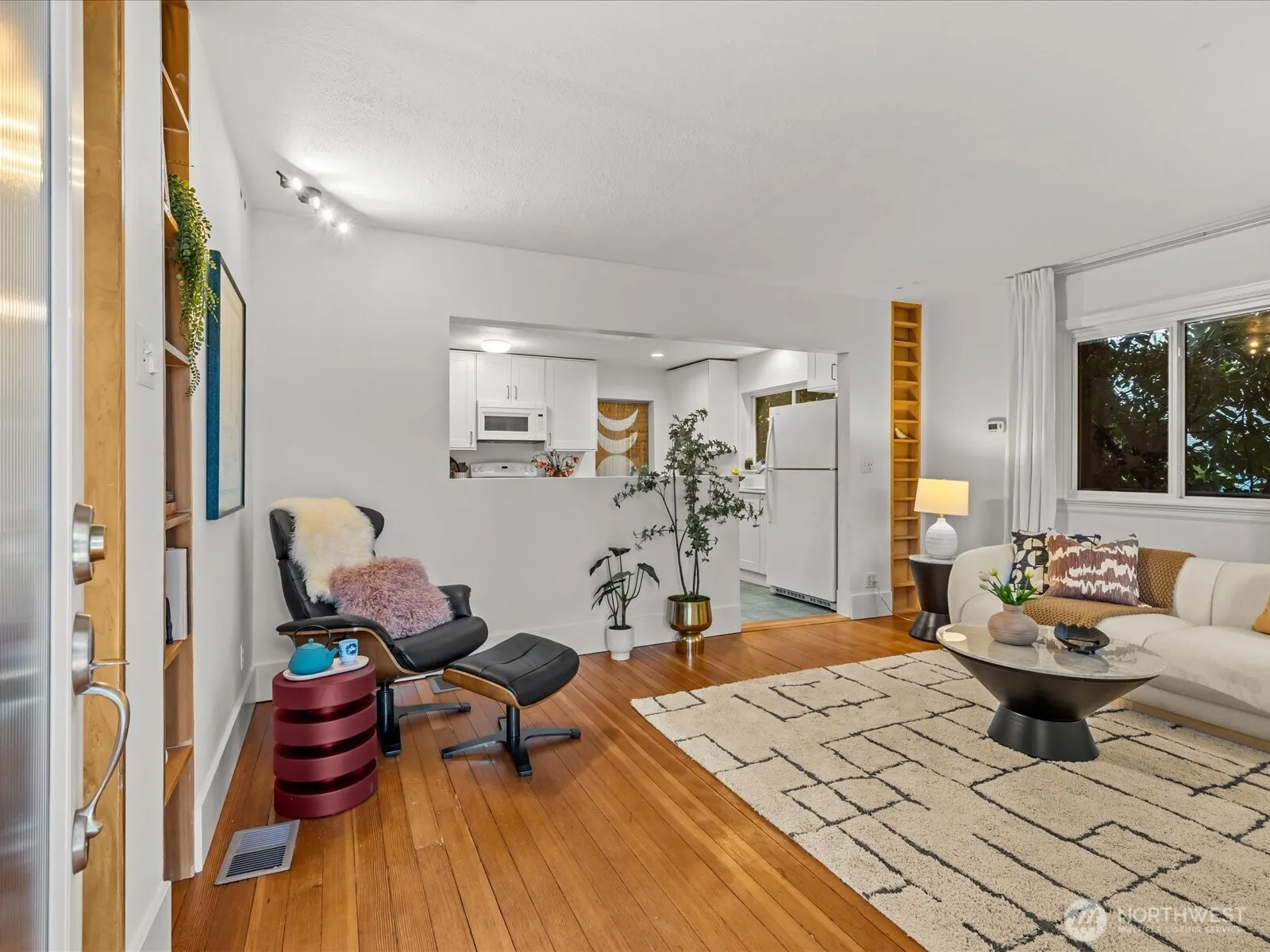 Property photo for 8117 17th Avenue Sw, Seattle photo 3