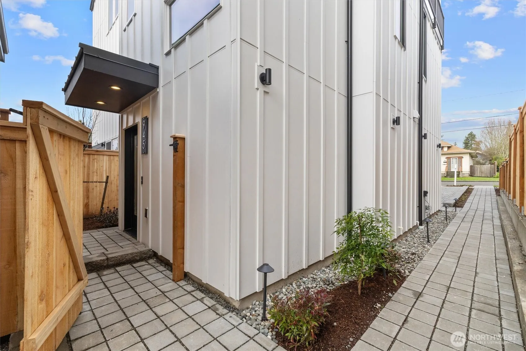 Property photo for 945 Nw 61st Street, Seattle photo 2