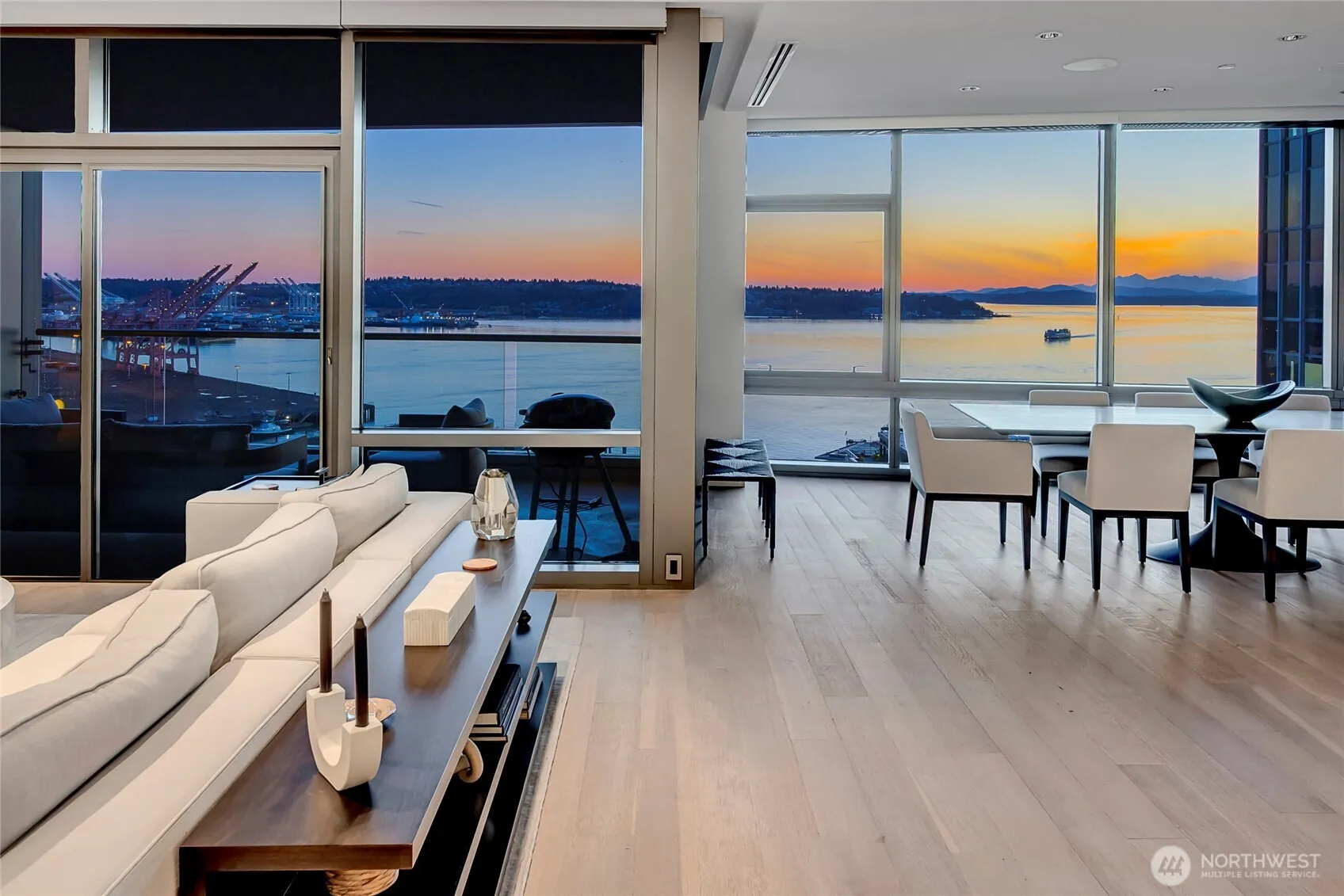 Property photo for 715 2nd Avenue #1702, Seattle photo 5
