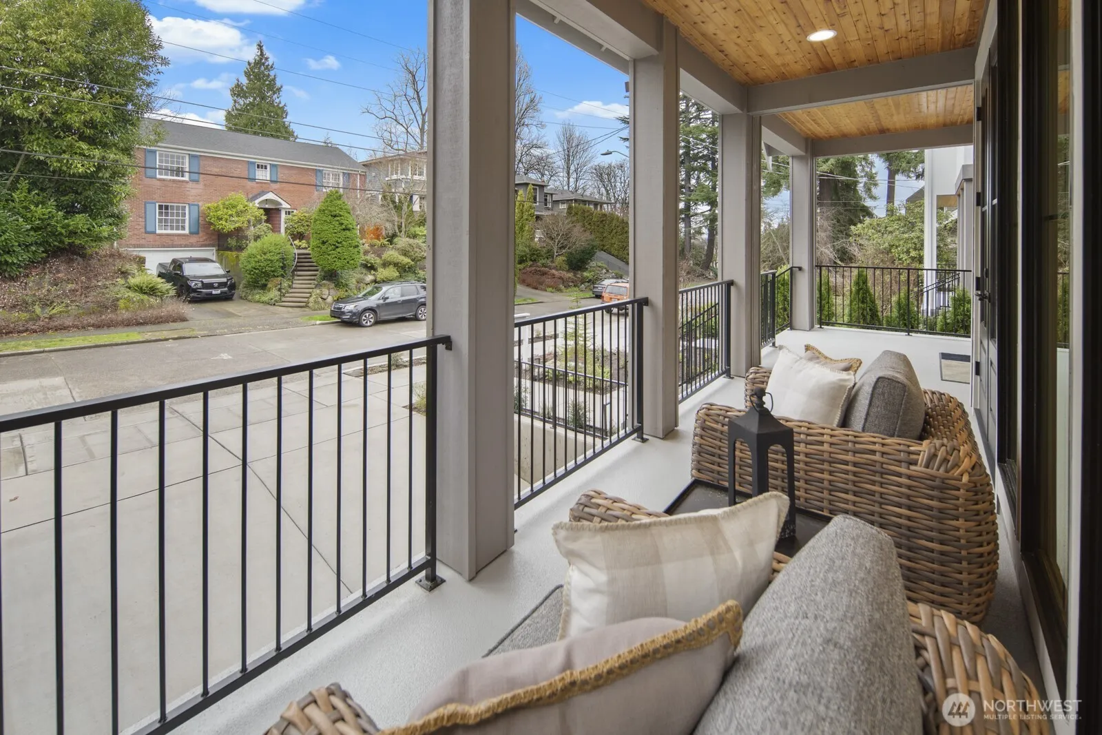 Property photo for 208 35th Avenue E, Seattle photo 2