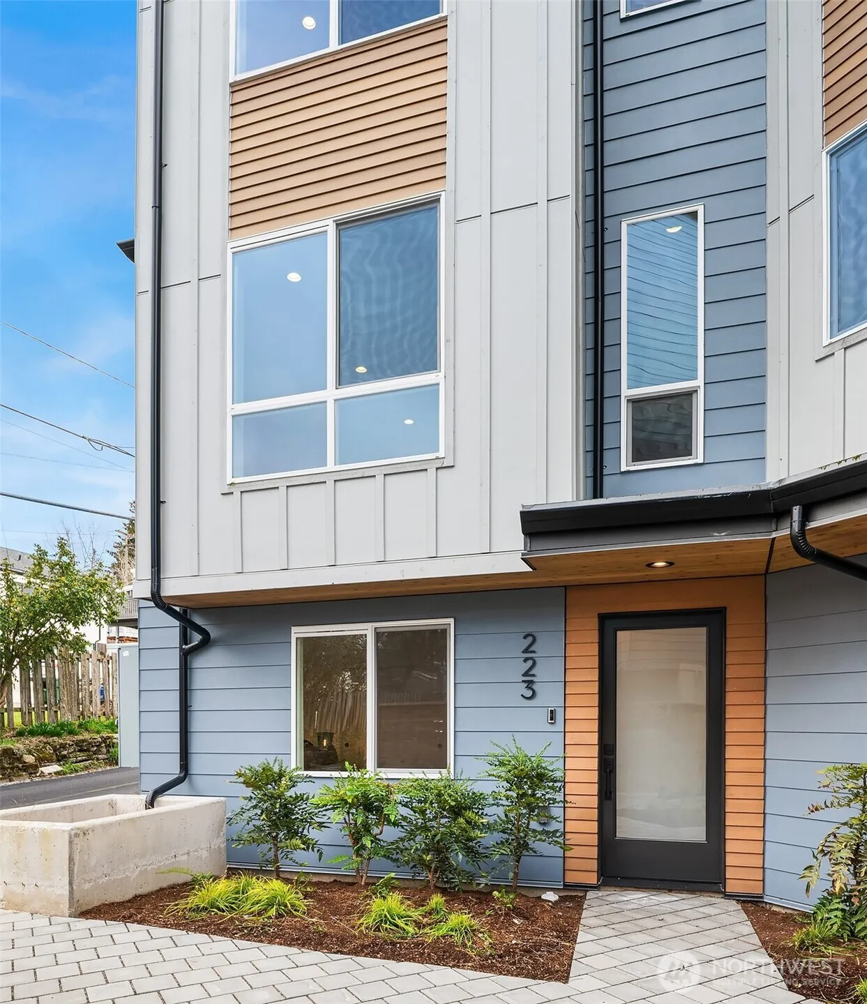 Property photo for 219 Ne 75th Street, Seattle