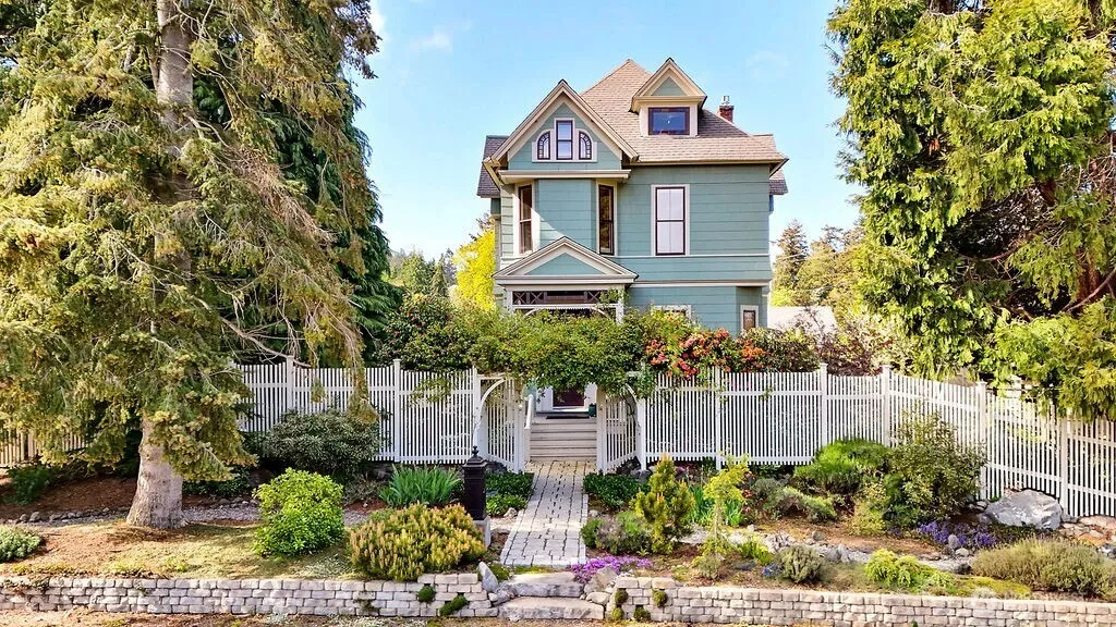 Property photo for 410 Lincoln Street, Port Townsend