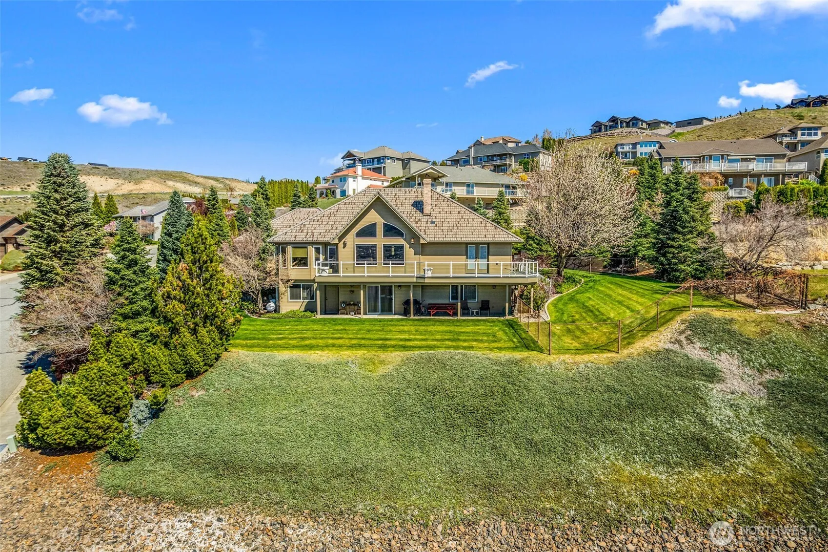 Property photo for 810 Briarwood Drive, East Wenatchee photo 2