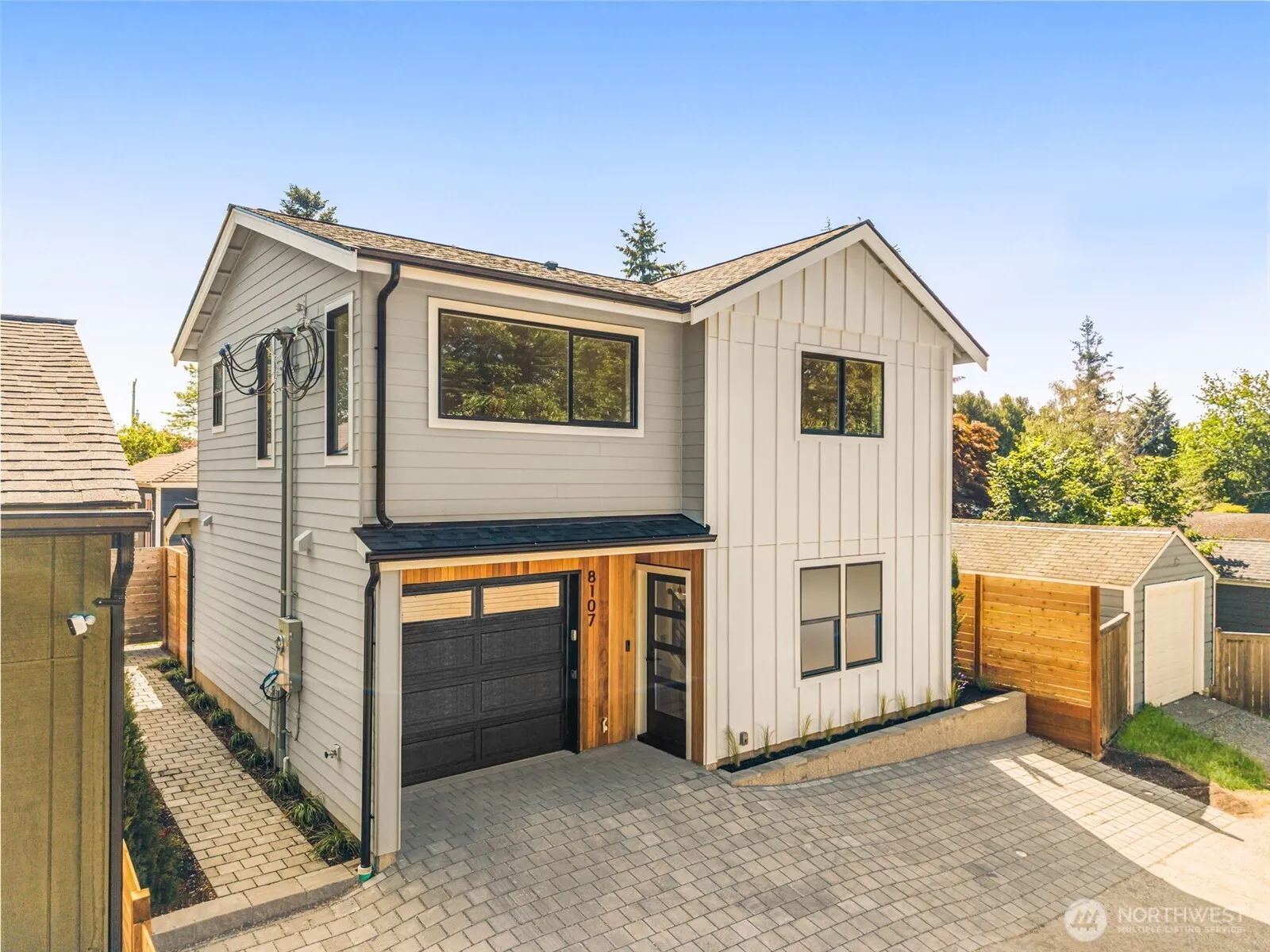 Property photo for 8109 34th Avenue Sw #b, Seattle photo 2