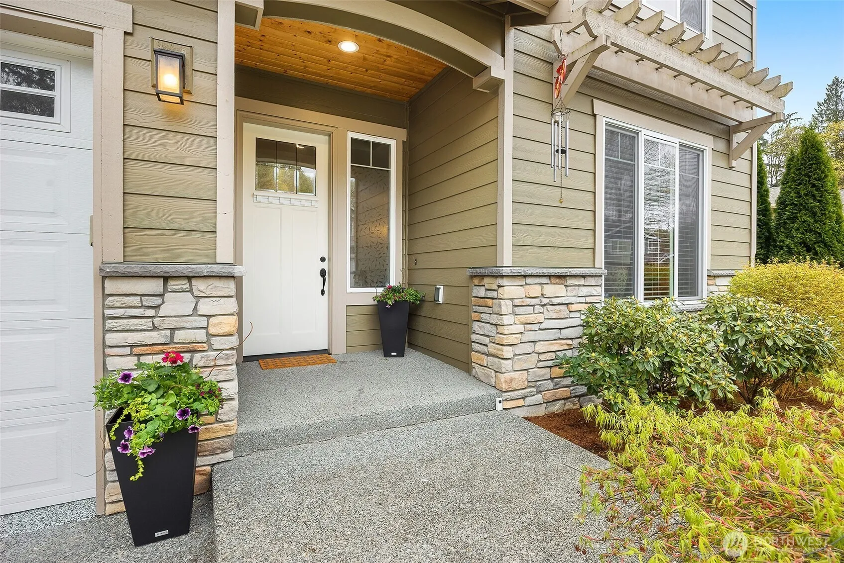 Property photo for 18921 10th Drive Se, Bothell photo 2