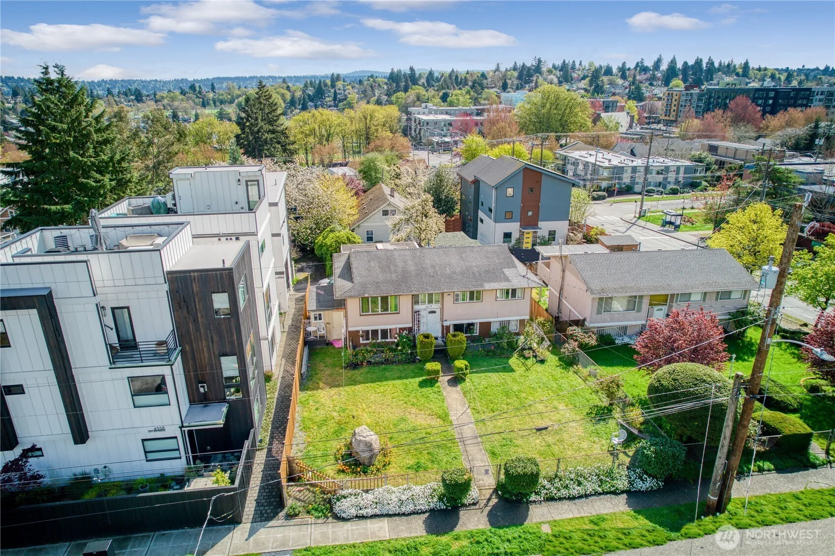 Property photo for 4560 34th Avenue S, Seattle photo 3