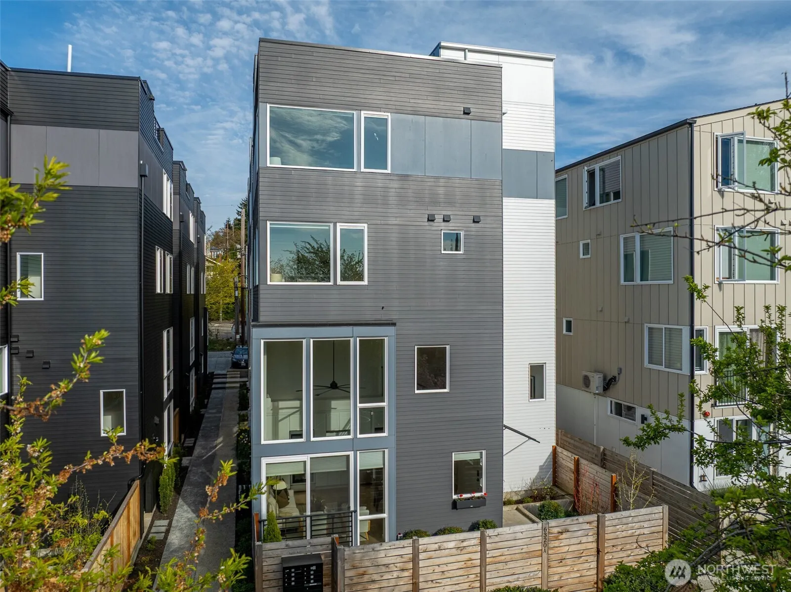 Property photo for 6320 41st Avenue Se #a, Seattle photo 2