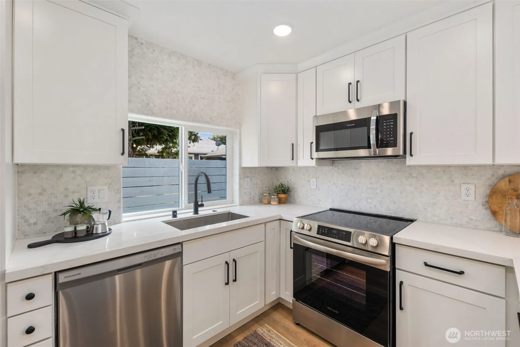 Property photo for 806 S Rose Street, Seattle photo 3