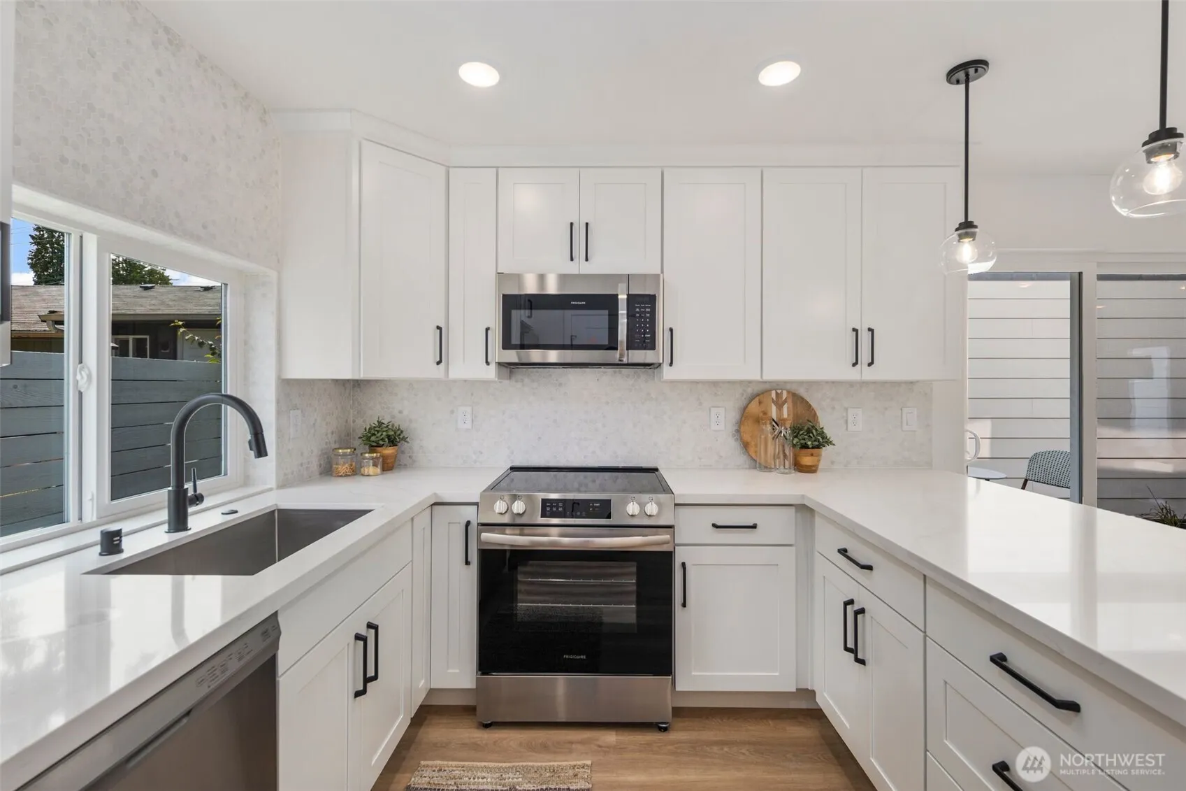 Property photo for 806 S Rose Street, Seattle photo 4