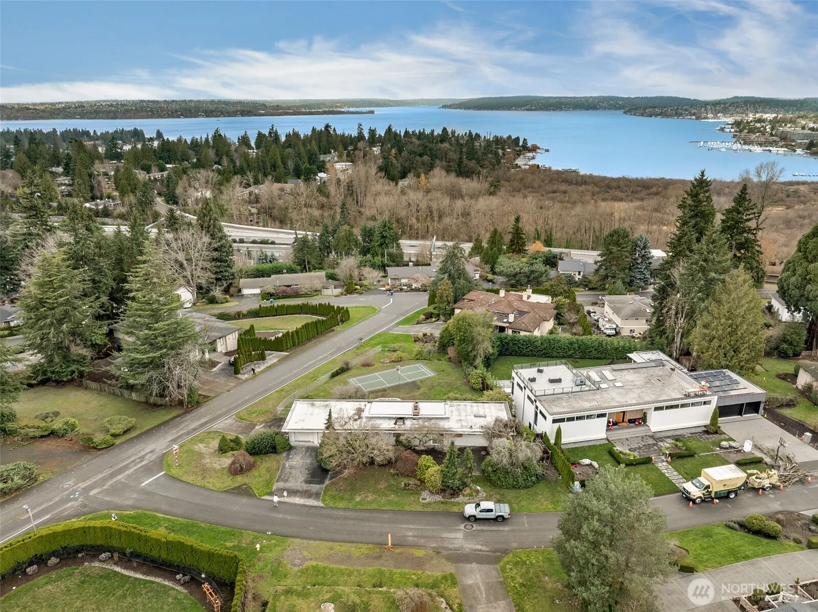 Property photo for 9808 Ne 33rd Street, Bellevue photo 3