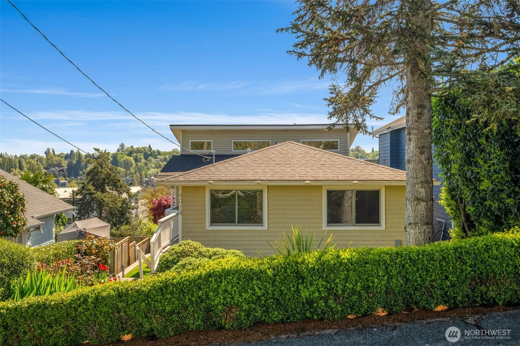 Property photo for 4014 32nd Avenue Sw, Seattle photo 3