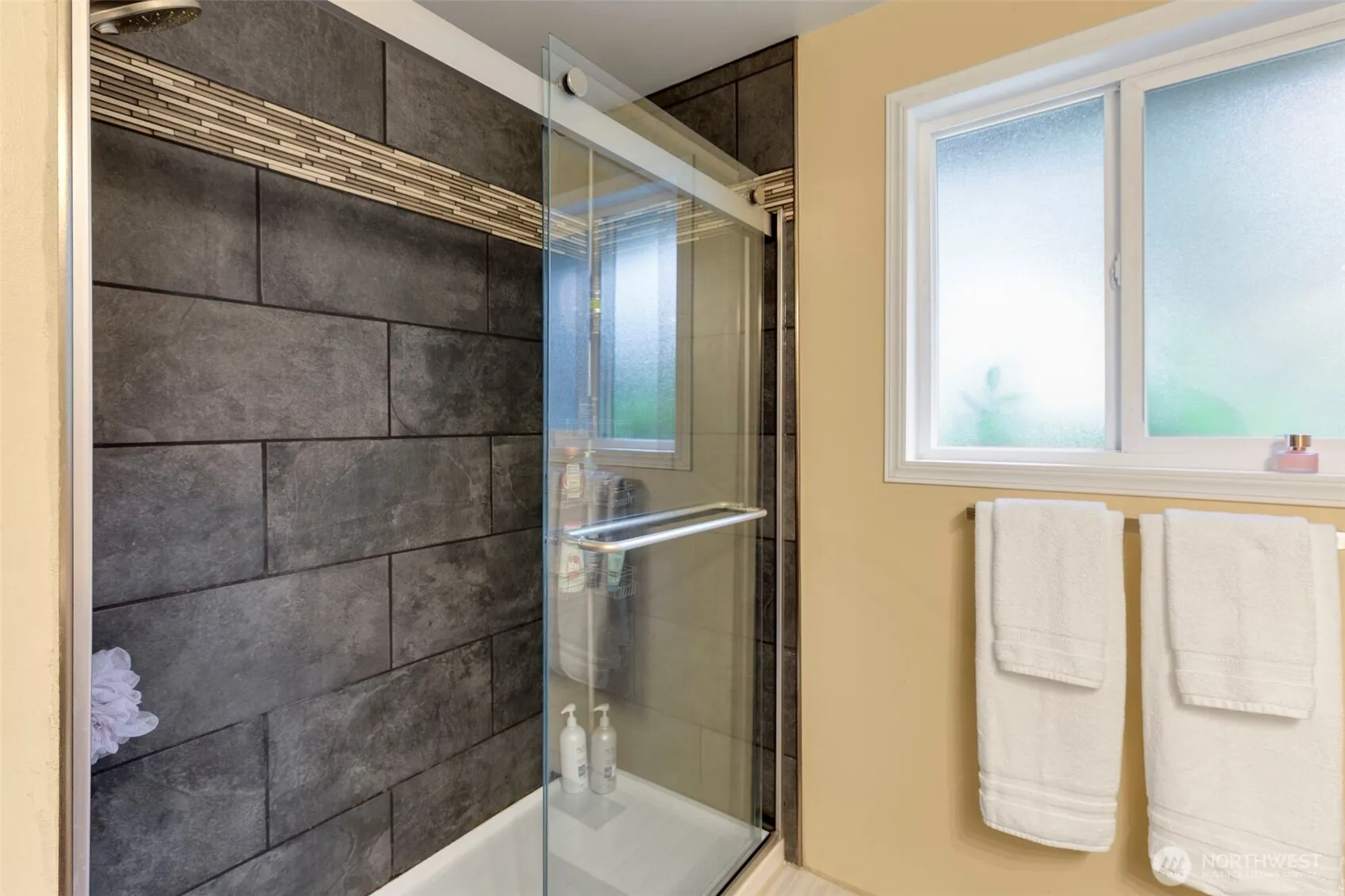 Property photo for 18816 89 Avenue Ne, Bothell photo 5