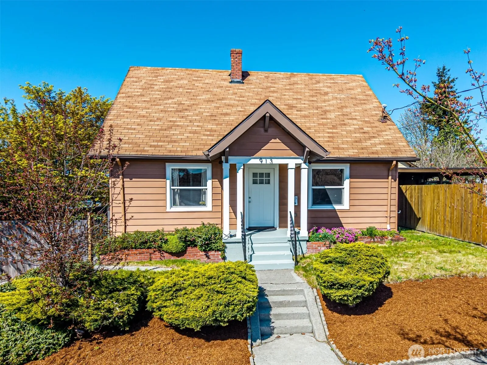 Property photo for 913 E Mckinley Road, Tacoma photo 3