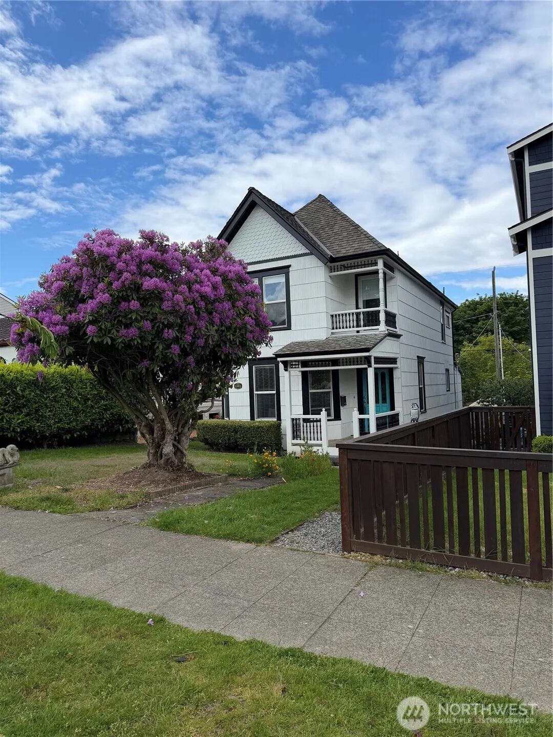 Property photo for 1921 44 Avenue Sw, Seattle photo 2