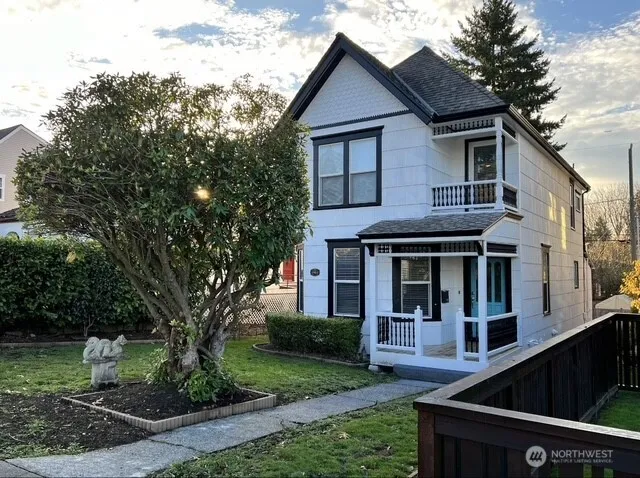 Property photo for 1921 44 Avenue Sw, Seattle photo 4