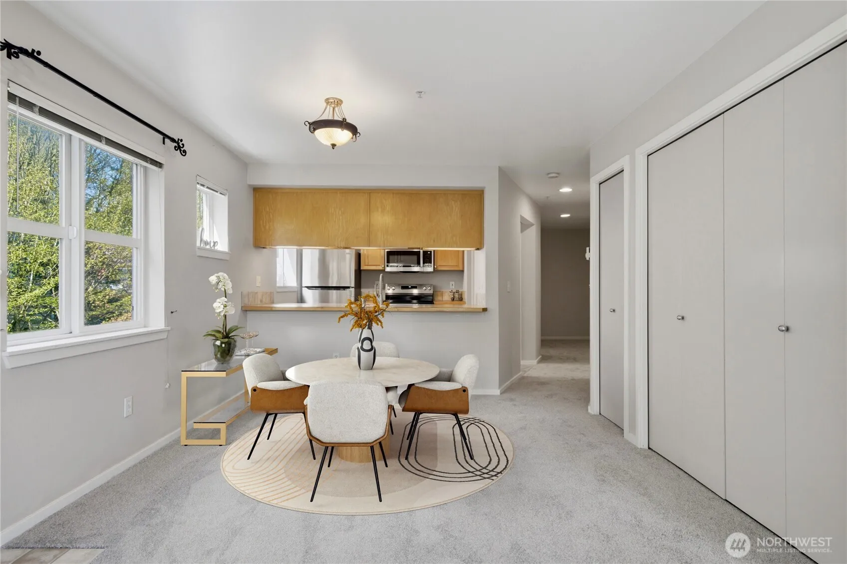Property photo for 12345 Roosevelt Way Ne #305, Seattle photo 4