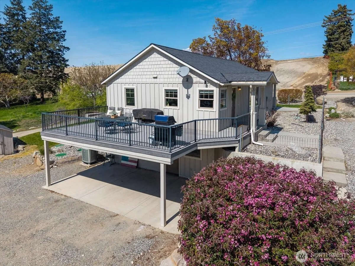 Property photo for 2250 8th Street Se, East Wenatchee