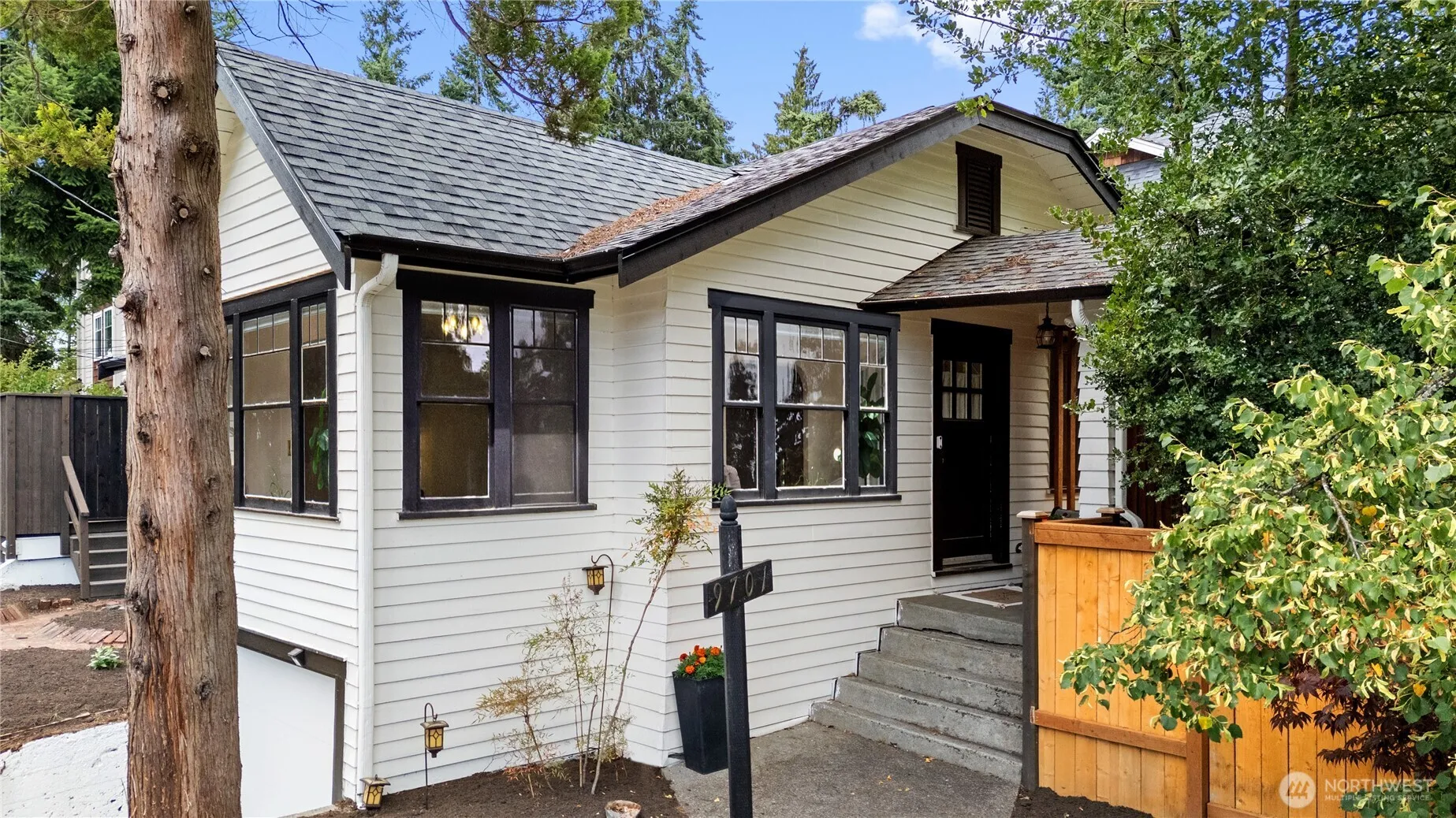 Property photo for 9701 Roosevelt Way Ne, Seattle photo 2