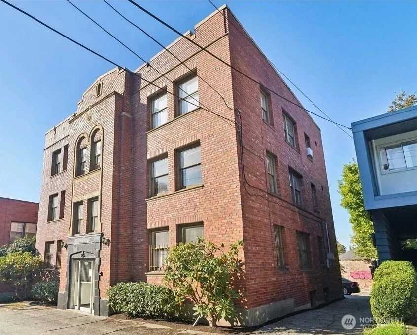 Property photo for 315 12th Avenue E, Seattle photo 3