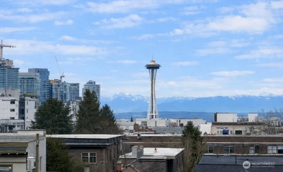 Property photo for 315 12th Avenue E, Seattle photo 2