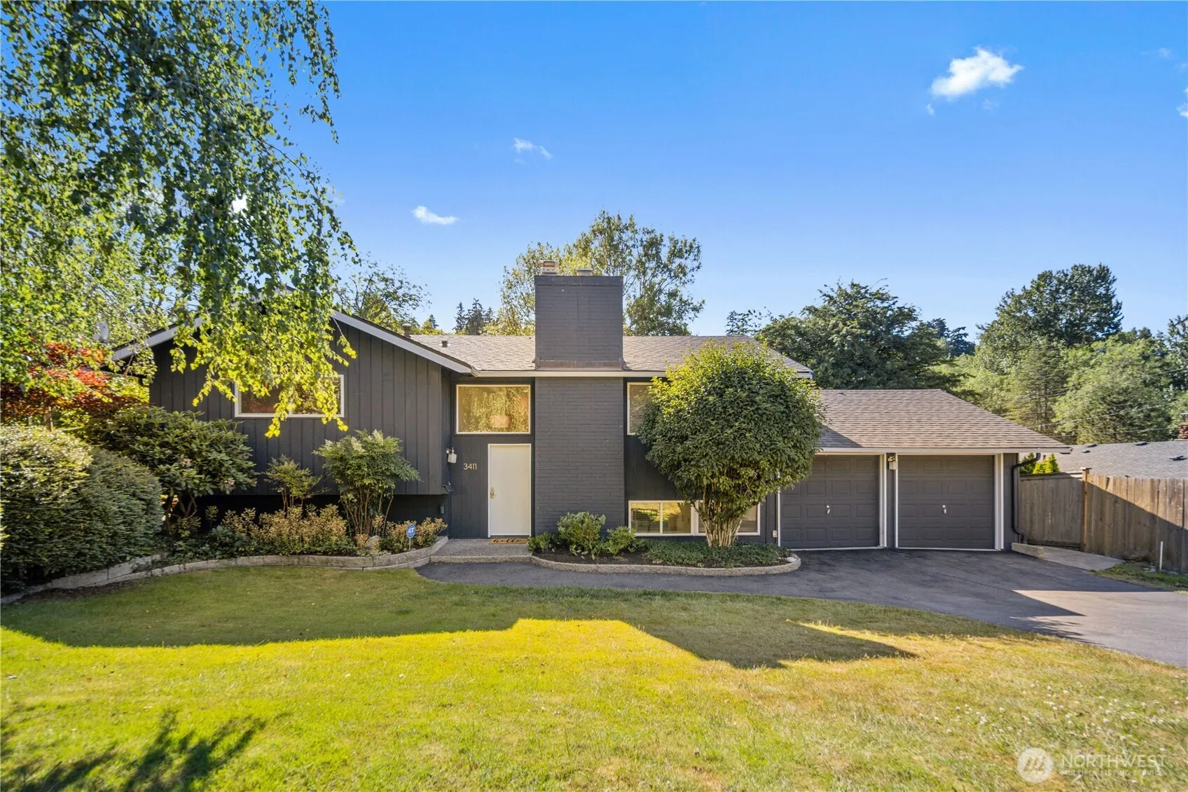 Property photo for 3411 77th Place Se, Mercer Island, WA 98040