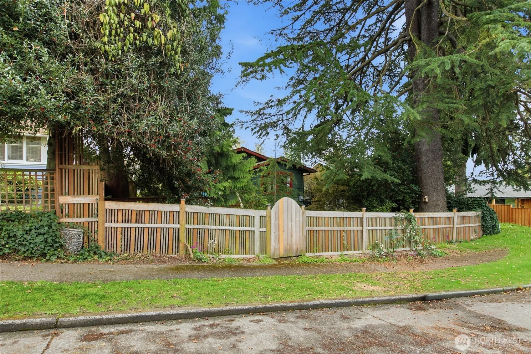 Property photo for 4319 Sw Mills Street, Seattle photo 5