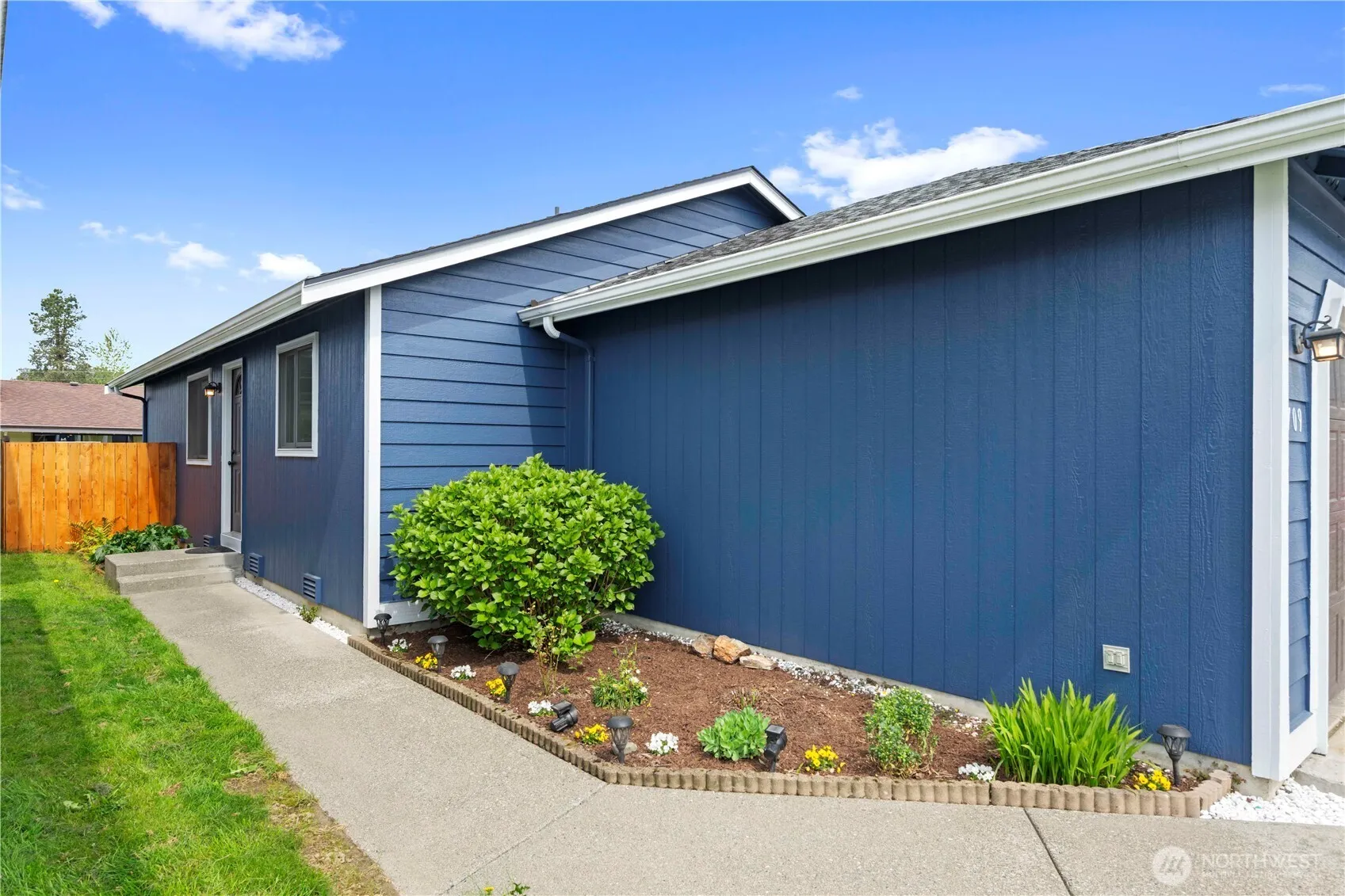 Property photo for 709 Lois Lane, Sultan photo 2