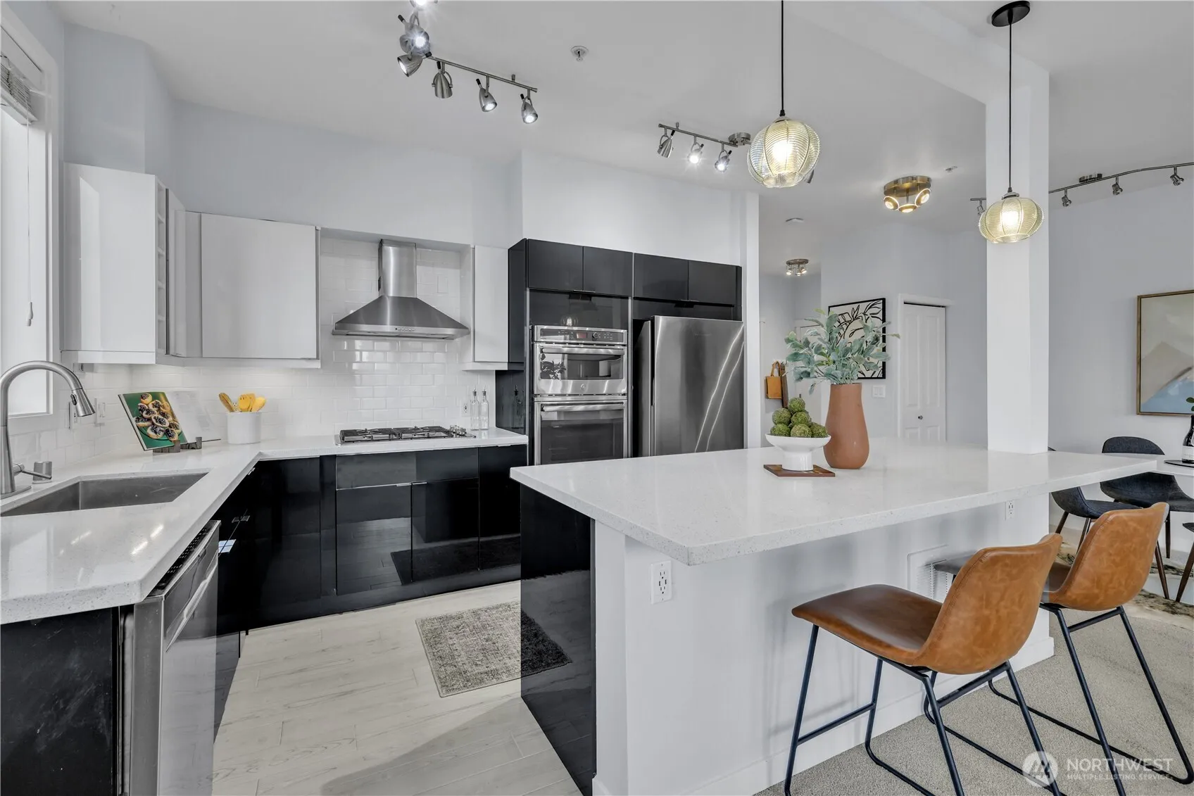 Property photo for 530 4th Avenue W #410, Seattle photo 4
