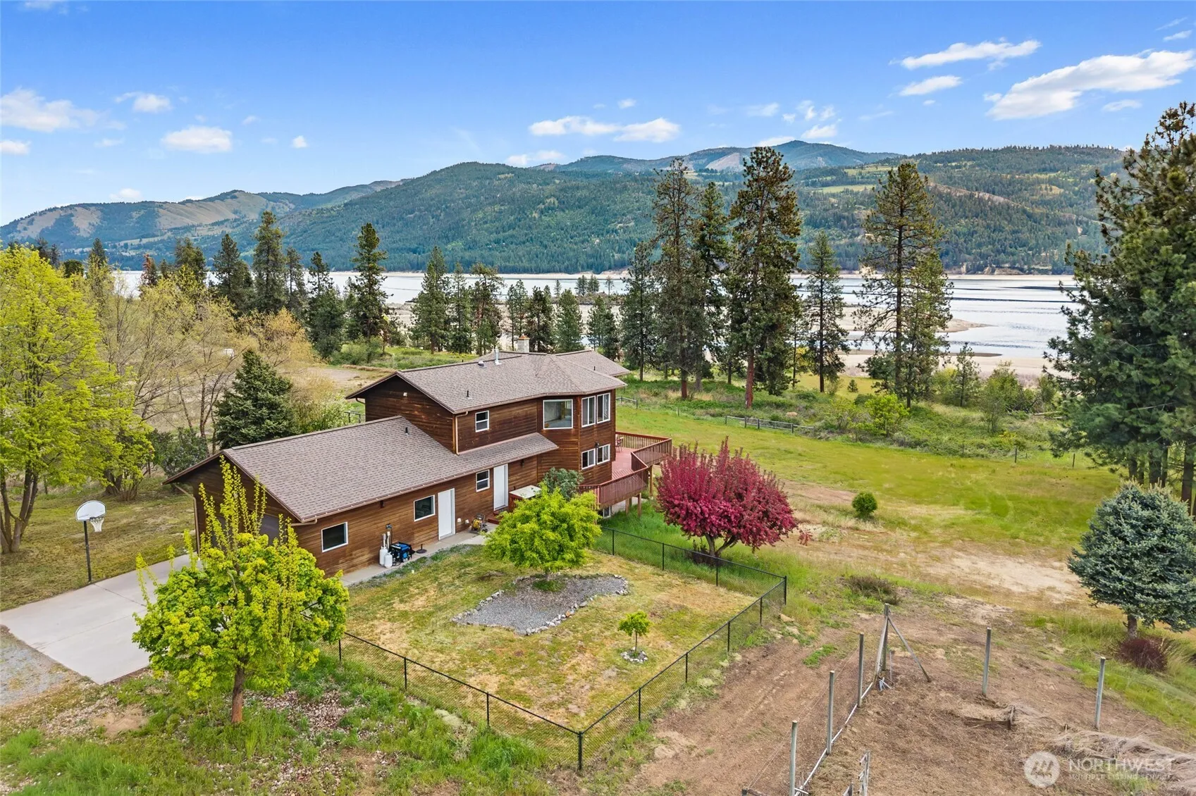 Property photo for 11 Echo Cove Road, Kettle Falls