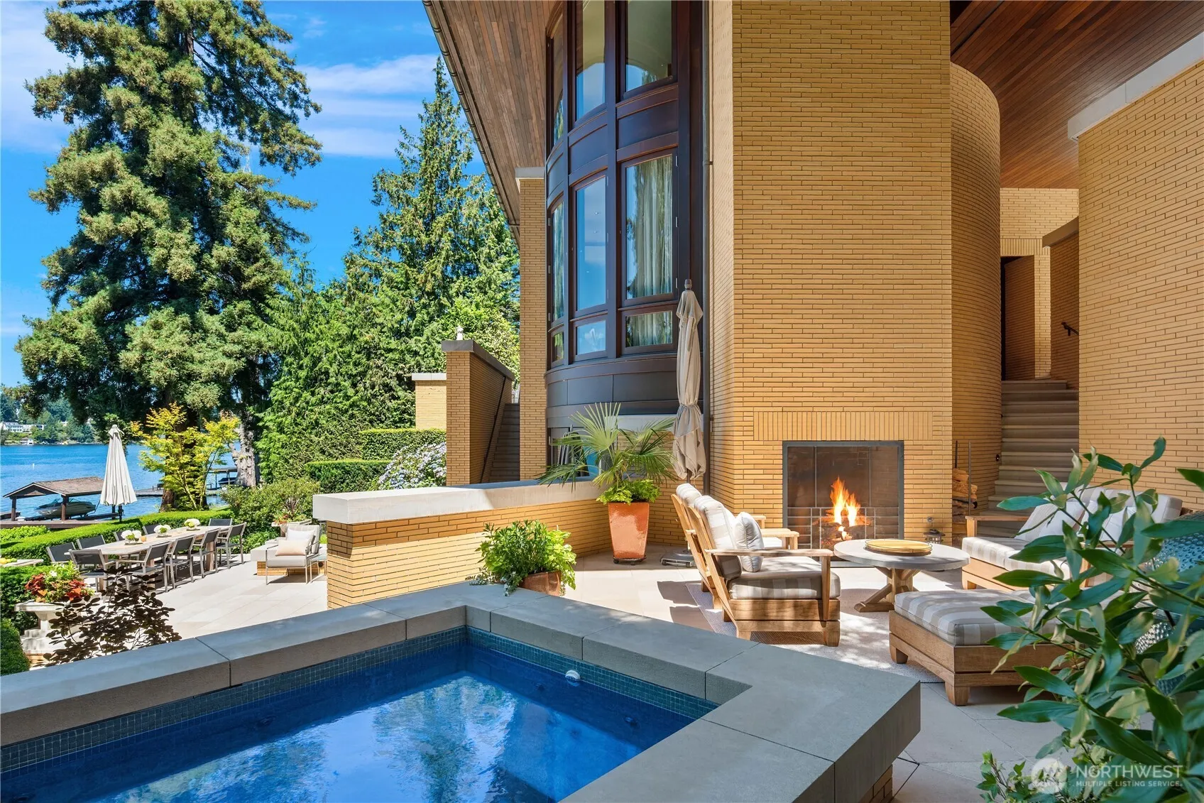 Property photo for 415 Shoreland Drive Se, Bellevue photo 5