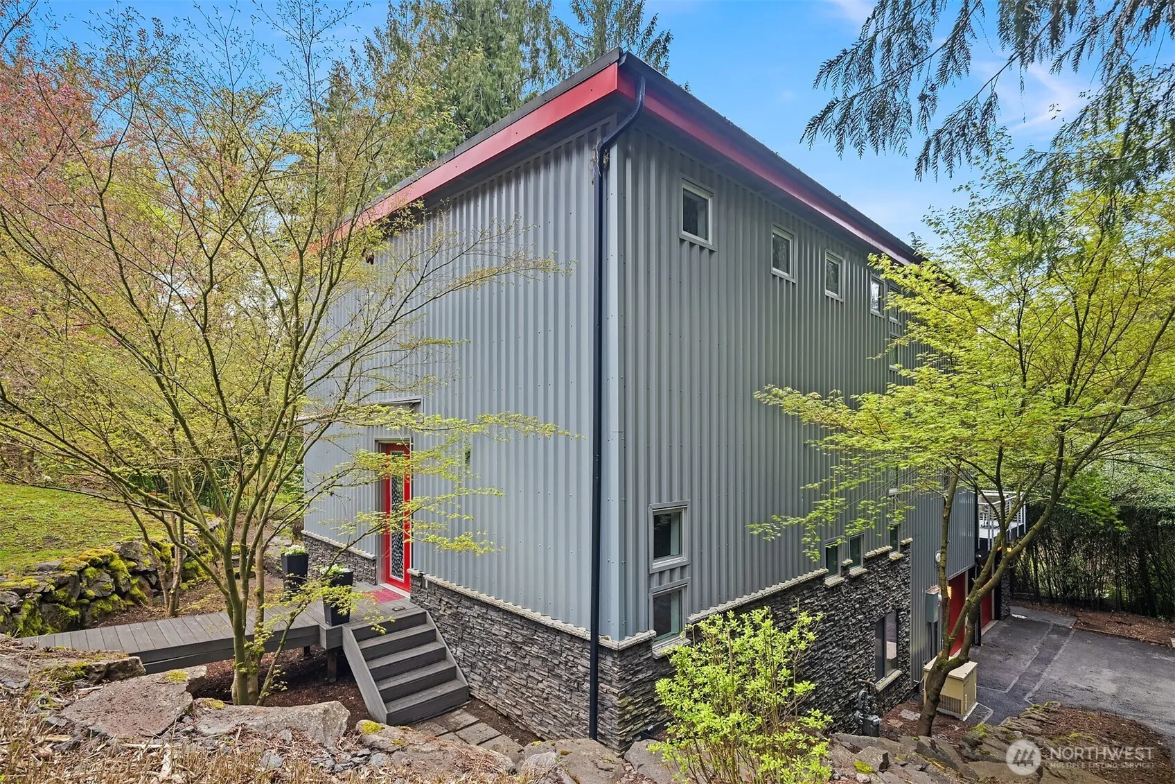 Property photo for 1534 Hillside Drive Se, Issaquah photo 4