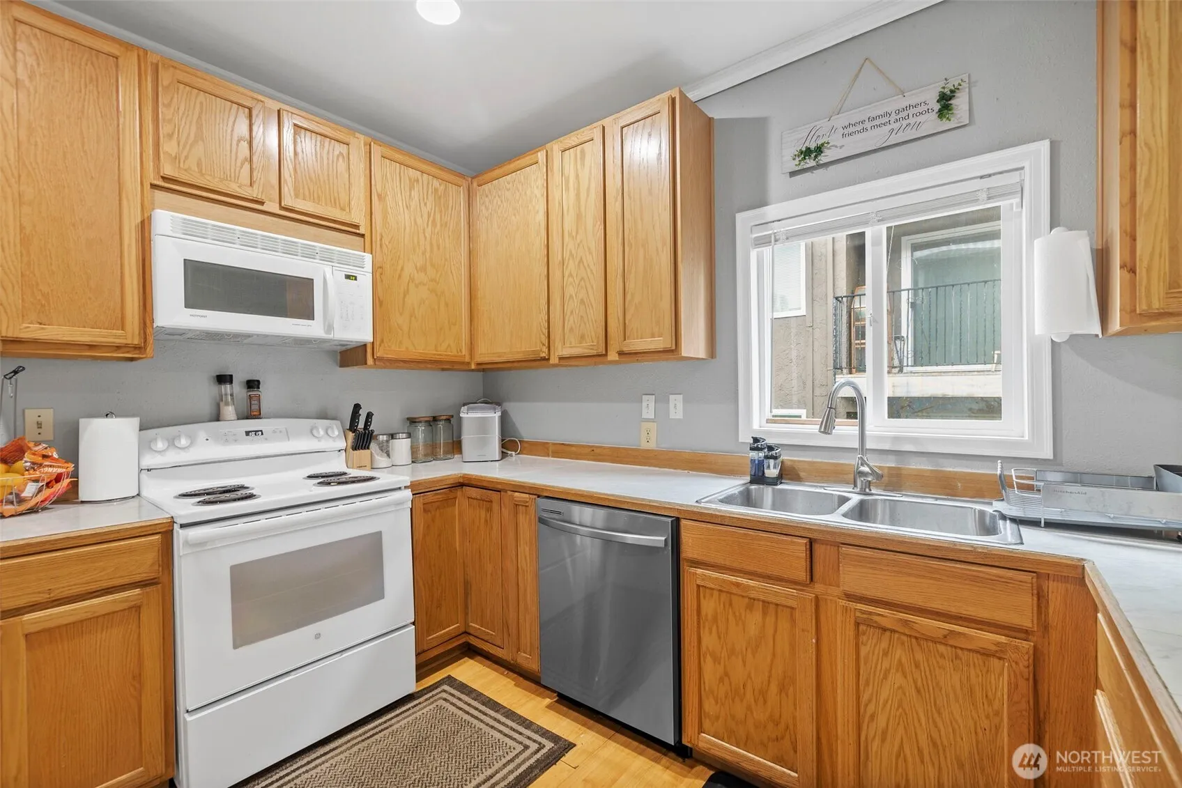 Property photo for 934 N 100th Street, Seattle photo 5
