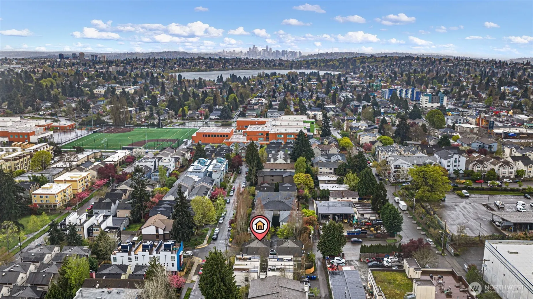 Property photo for 9501 Interlake Avenue N, Seattle photo 4