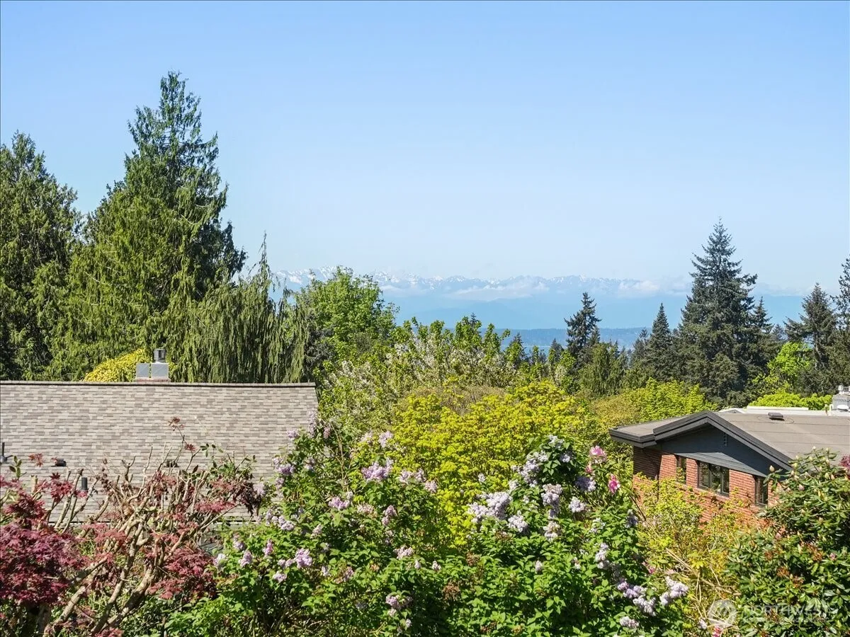 Property photo for 11501 4th Avenue Nw, Seattle photo 3