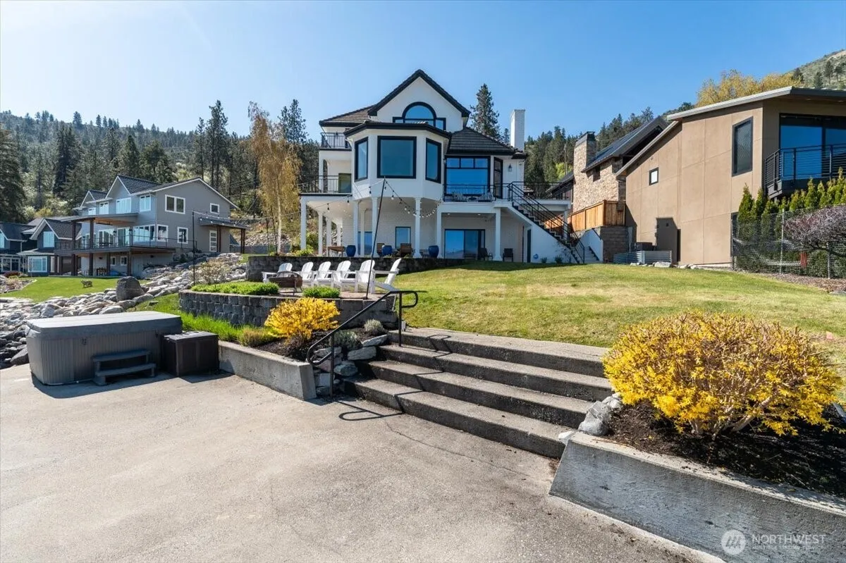 Property photo for 3300 S Lakeshore Rd, Chelan photo 5