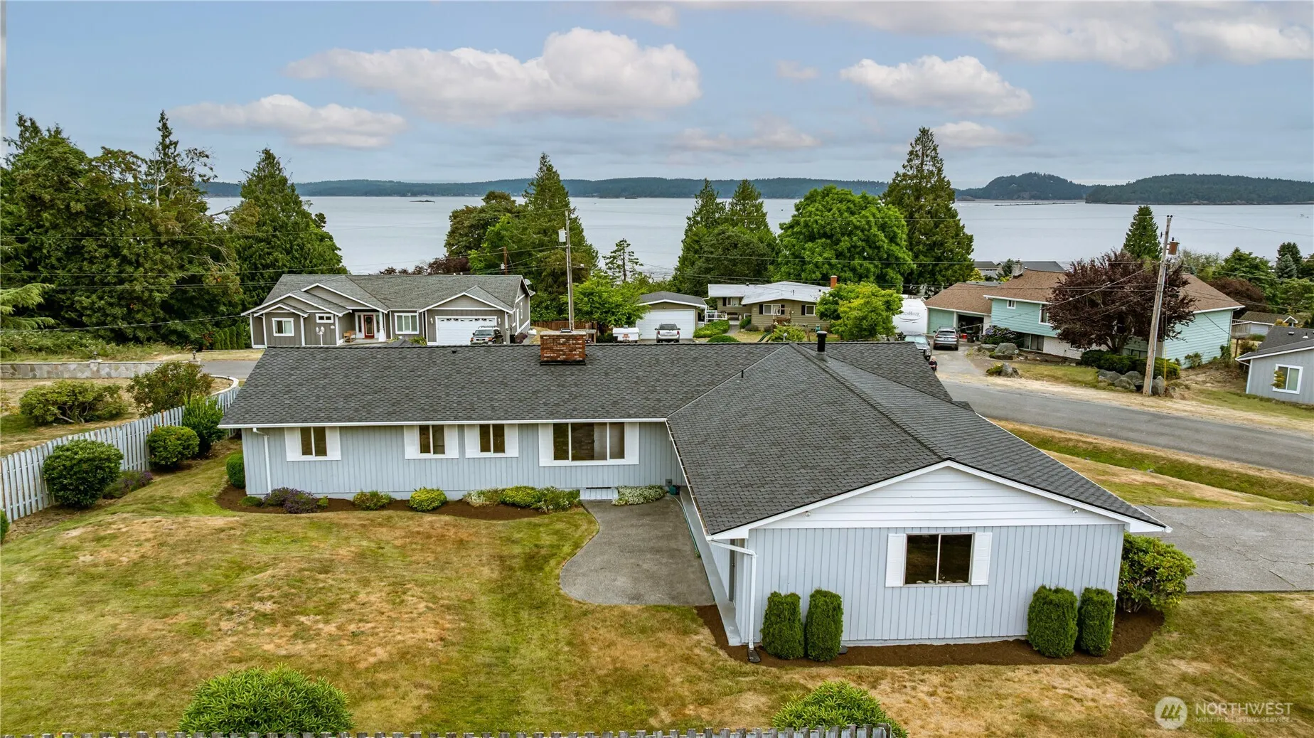 Property photo for 690 Maplewood Loop, Oak Harbor photo 2
