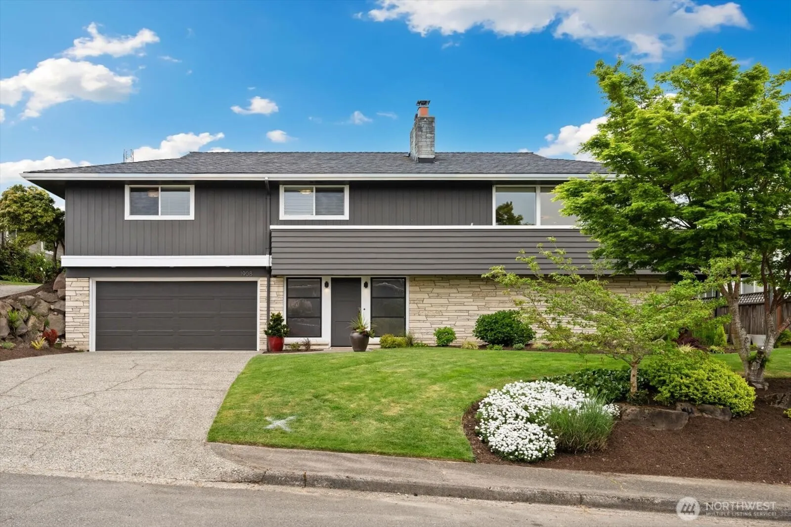 Property photo for 1908 122nd Avenue Se, Bellevue, WA 98005