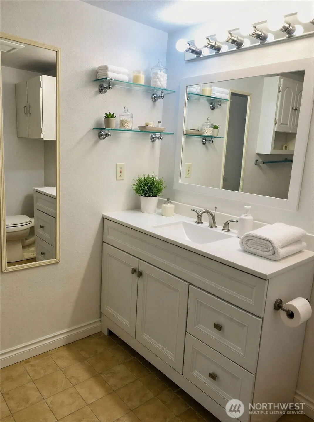 Property photo for 8848 Interlake Avenue N, Seattle photo 5