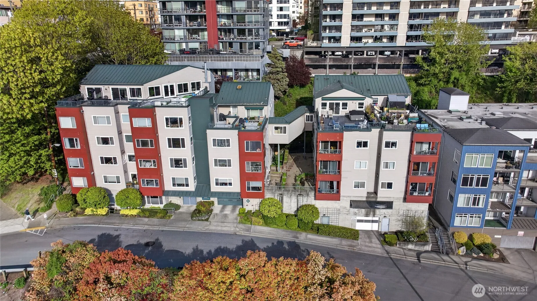 Property photo for 524 6th Avenue W #110, Seattle photo 2