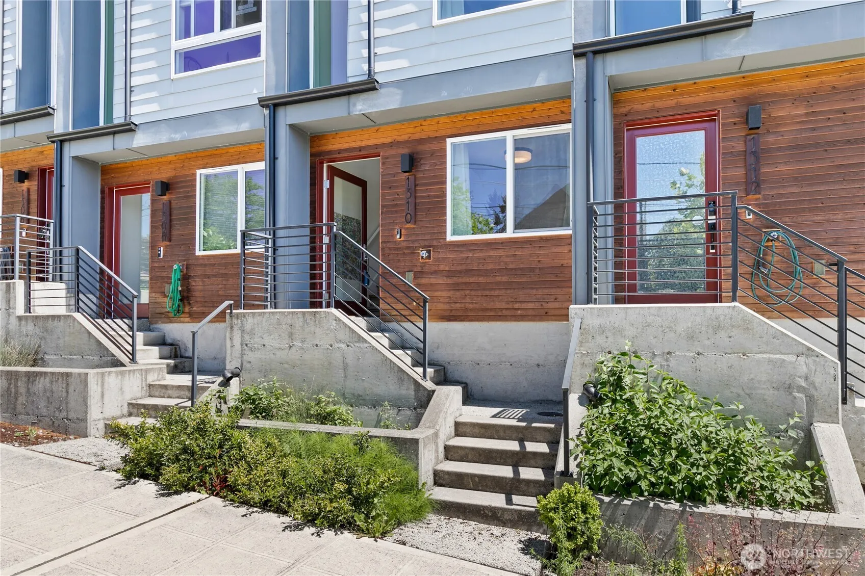 Property photo for 1310 Yakima Avenue S, Seattle photo 2
