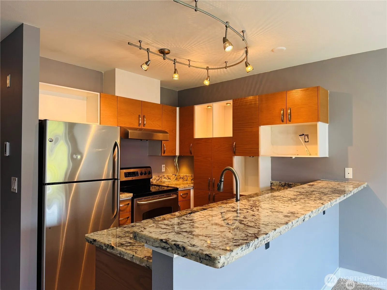 Property photo for 2440 Western Avenue #602, Seattle photo 3