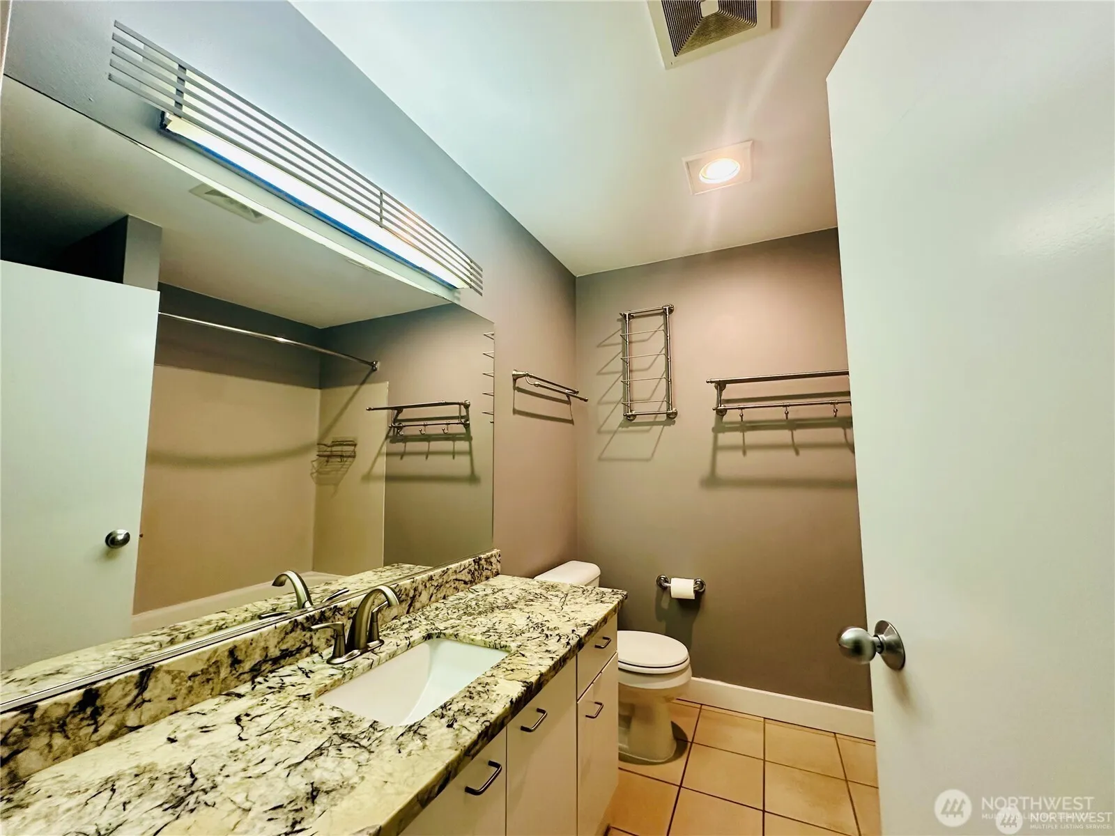 Property photo for 2440 Western Avenue #602, Seattle photo 5