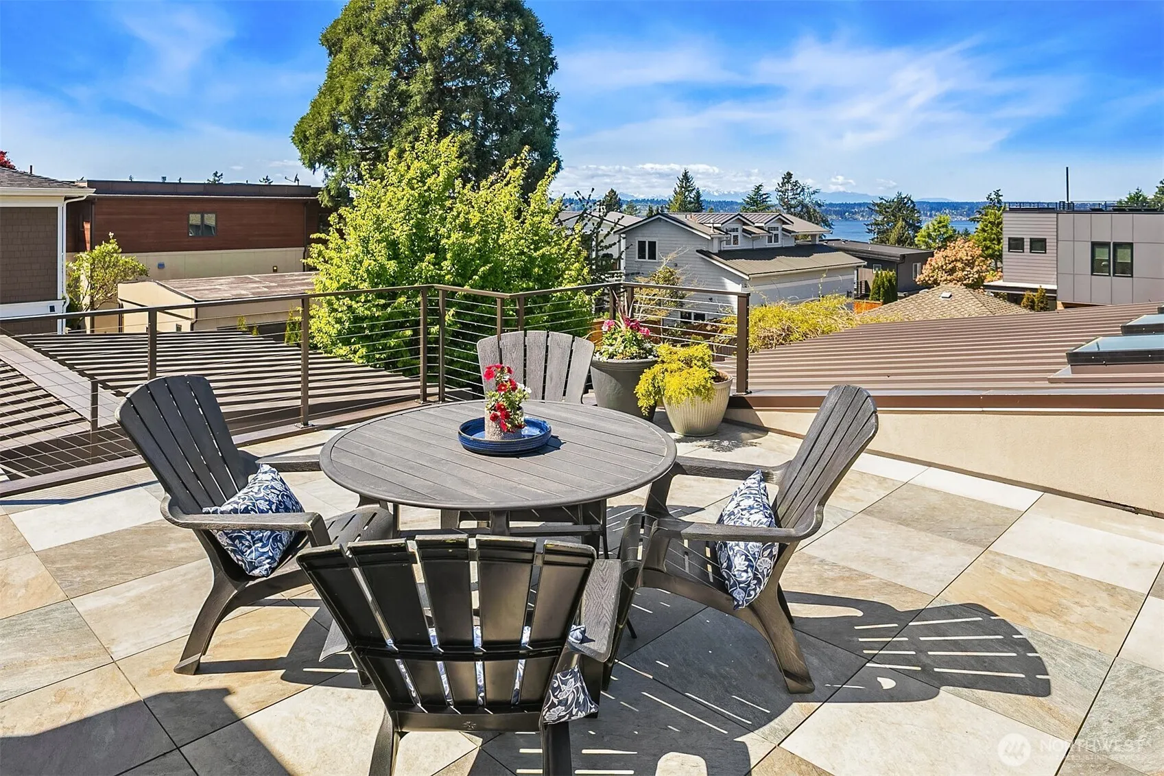 Property photo for 525 16th Avenue W, Kirkland photo 2