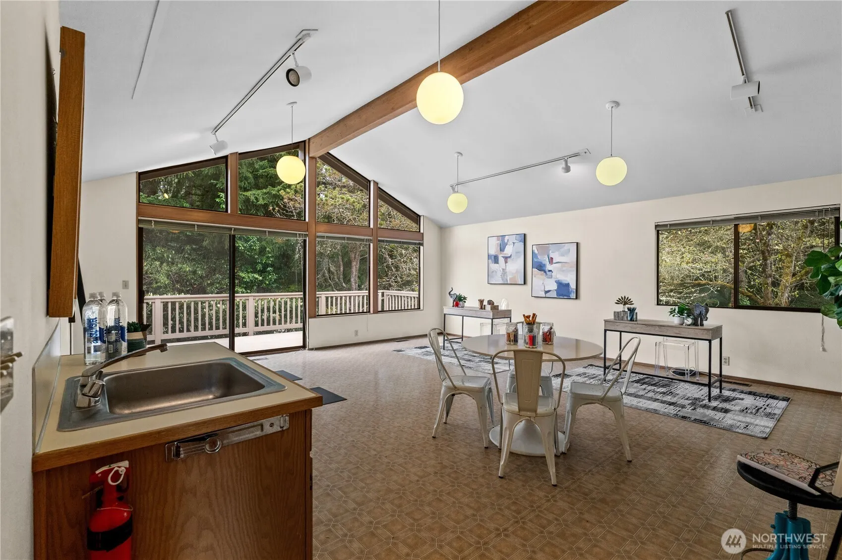 Property photo for 14316 Ne 12th Place, Bellevue photo 3