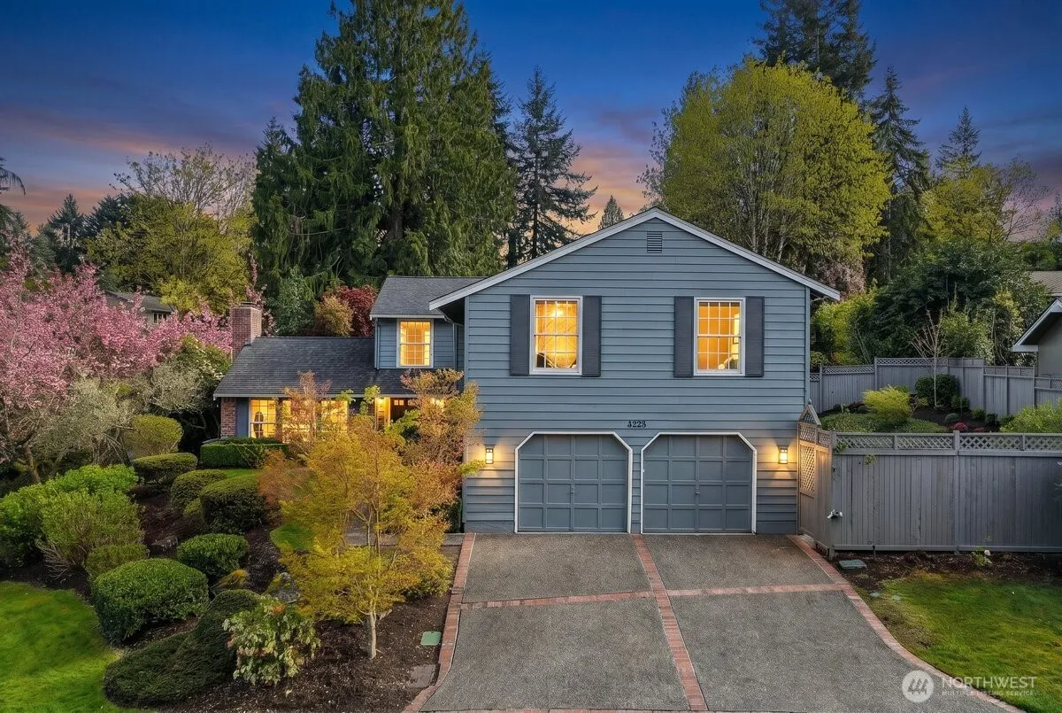 Property photo for 8255 Se 59th Street, Mercer Island, WA 98040