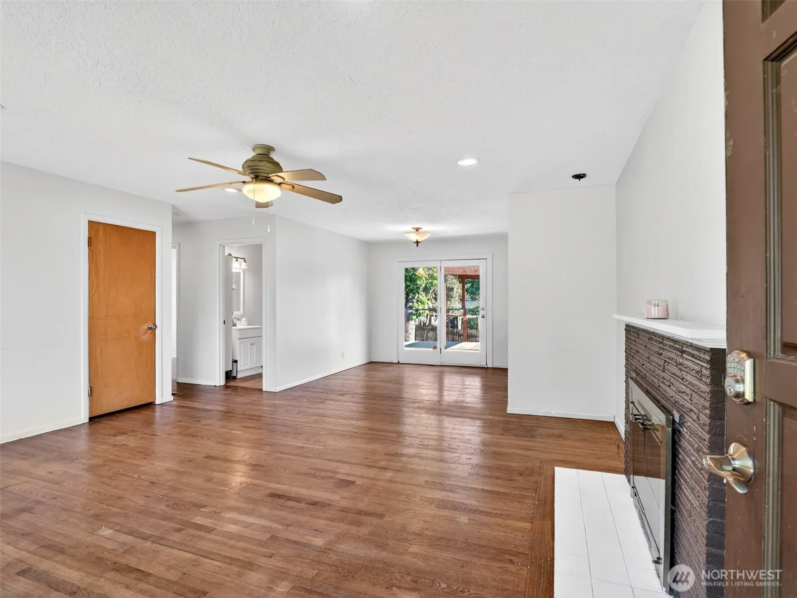 Property photo for 303 Nw Hazel Dell Way, Vancouver photo 3