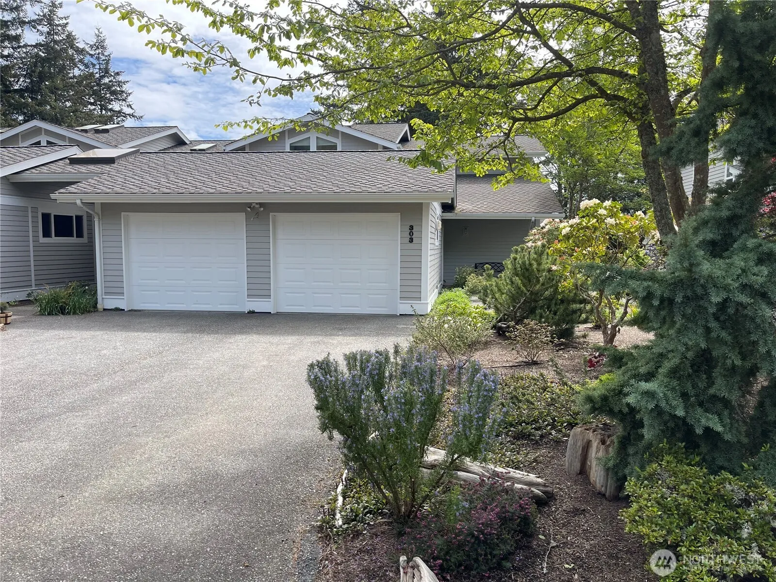 Property photo for 2426 James Place #303, Langley