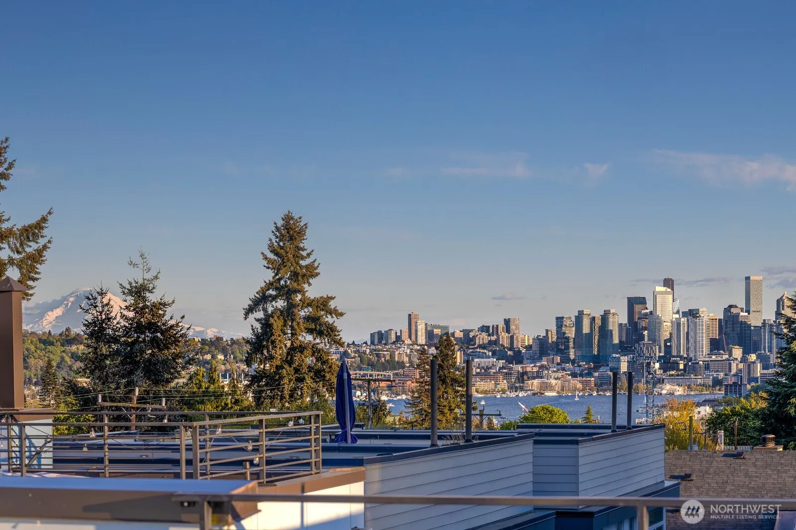 Property photo for 4331 Woodland Park Avenue N, Seattle photo 2