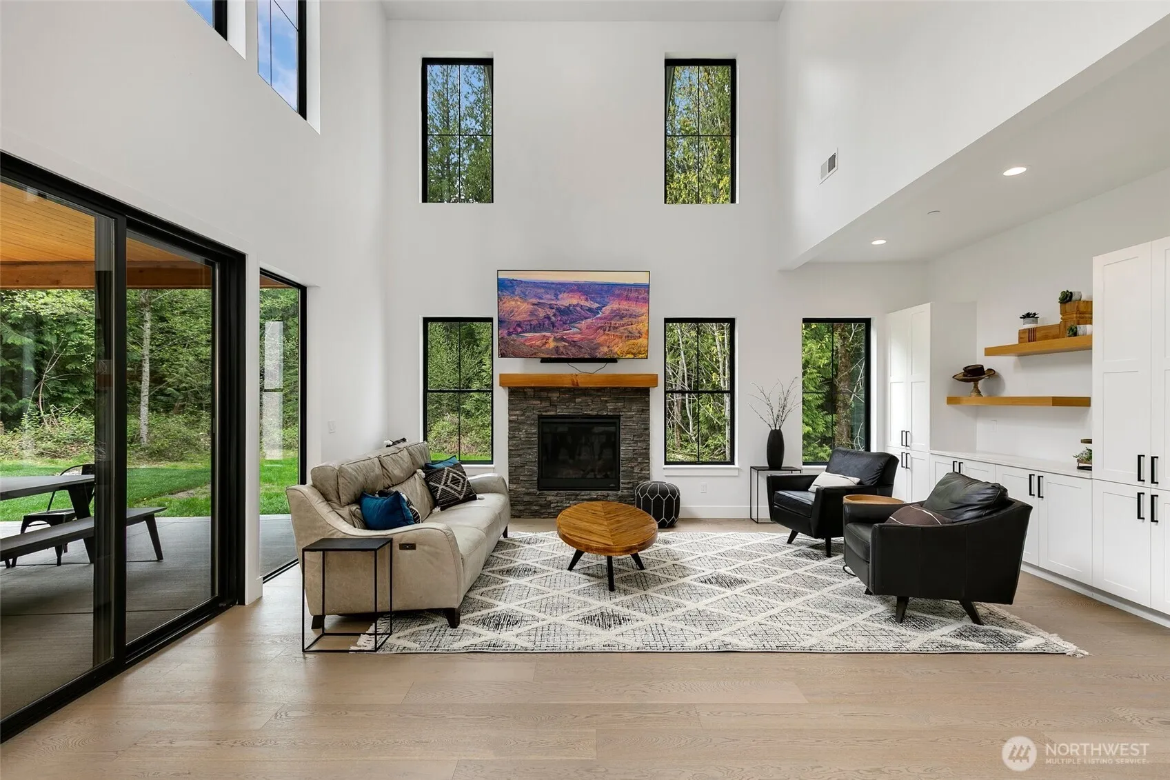 Property photo for 26237 Se Black Nugget Road, Issaquah photo 2