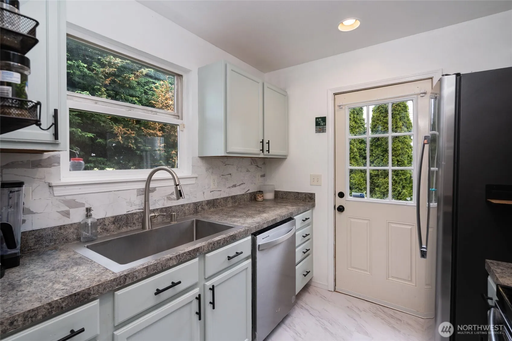 Property photo for 1814 N 30th Street, Mount Vernon photo 4